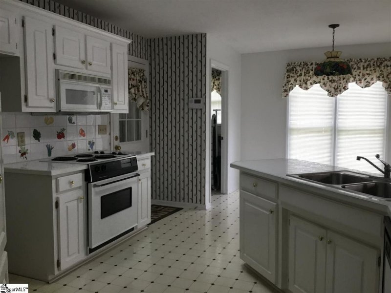 Property image 4 at 110 Saint Charles Court, Moore, SC 29369