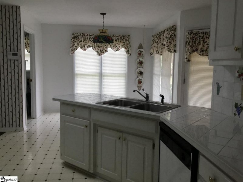 Property image 5 at 110 Saint Charles Court, Moore, SC 29369