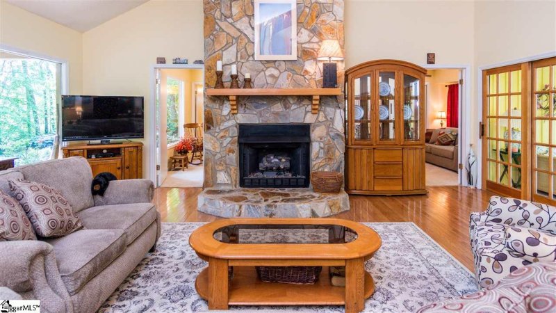 Property image 2 at 300 Whispering Falls Drive, Pickens, SC 29671