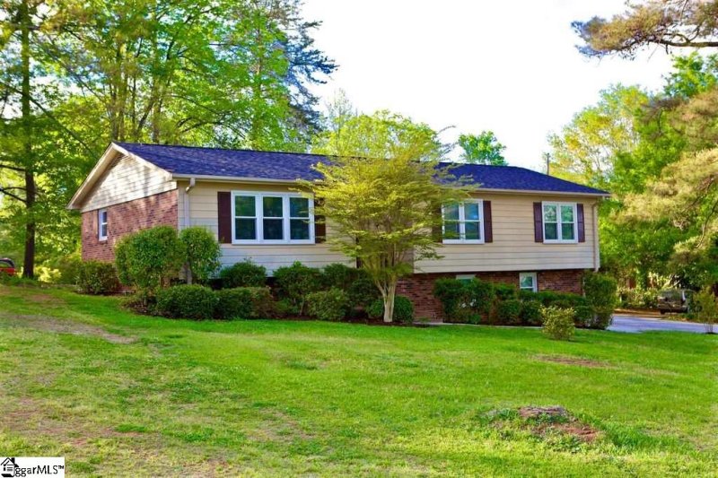 Property image 2 at 113 Pinecrest Drive, Greer, SC 29651