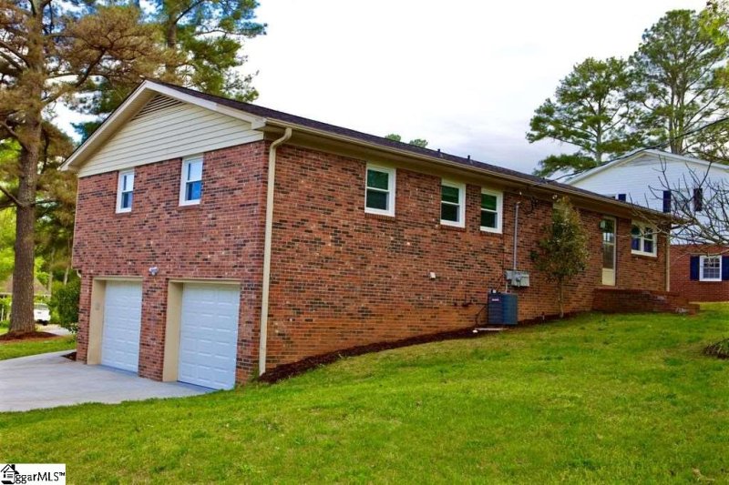 Property image 3 at 113 Pinecrest Drive, Greer, SC 29651