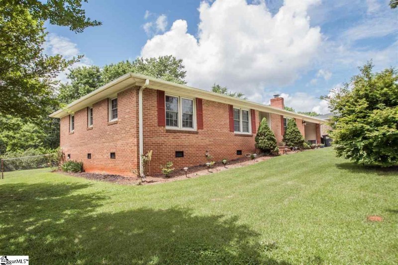 Property image 2 at 216 Bentwood Drive, Piedmont, SC 29673