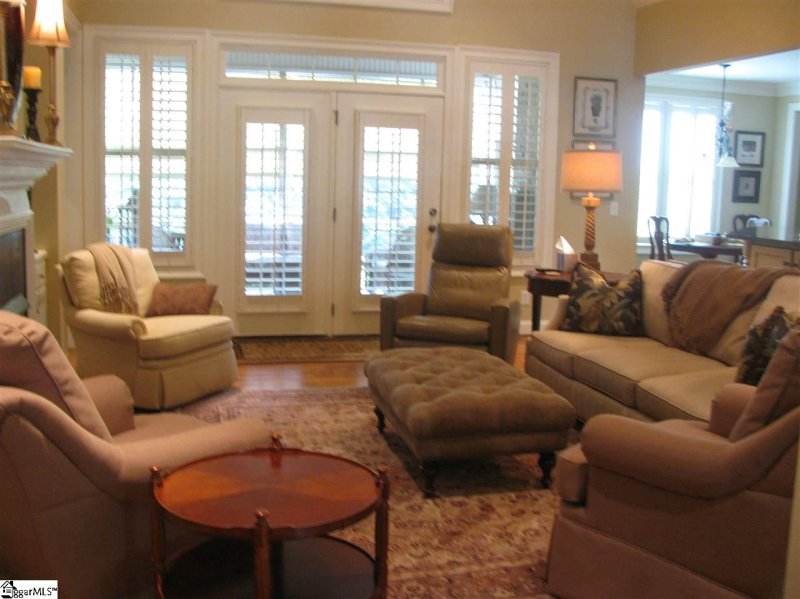 Property image 2 at 8 Caliston Court, Greenville, SC 29615