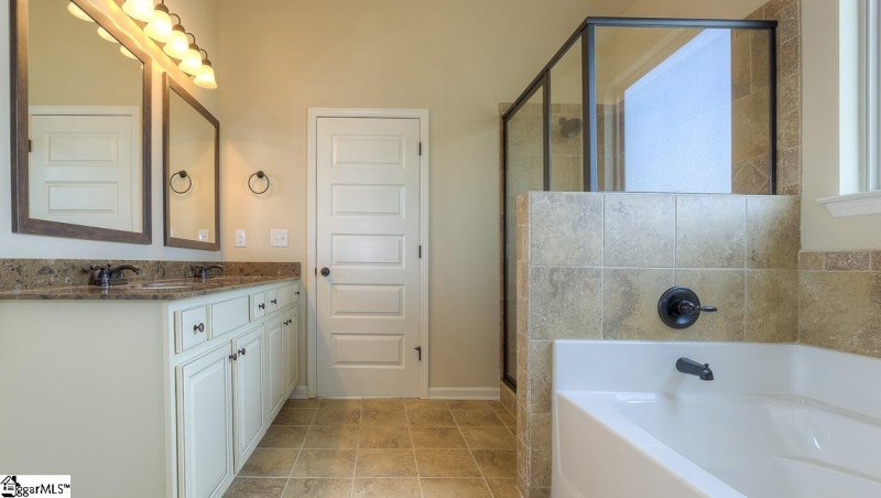 Property image 4 at 220 Ashcroft Lane, Simpsonville, SC 29681