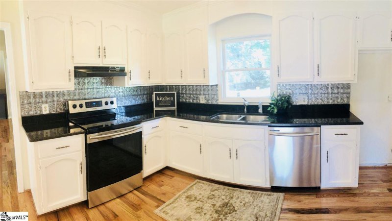 Property image 4 at 401 Clarendon Drive, Easley, SC 29642