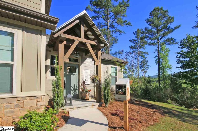 Property image 2 at 303 Signature Drive, Travelers Rest, SC 29690