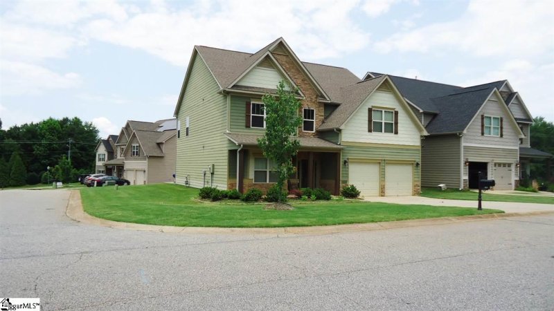 Property image 3 at 233 N Radcliff Way, Spartanburg, SC 29301