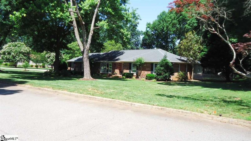 Property image 2 at 505 Cambridge Drive, Spartanburg, SC 29301