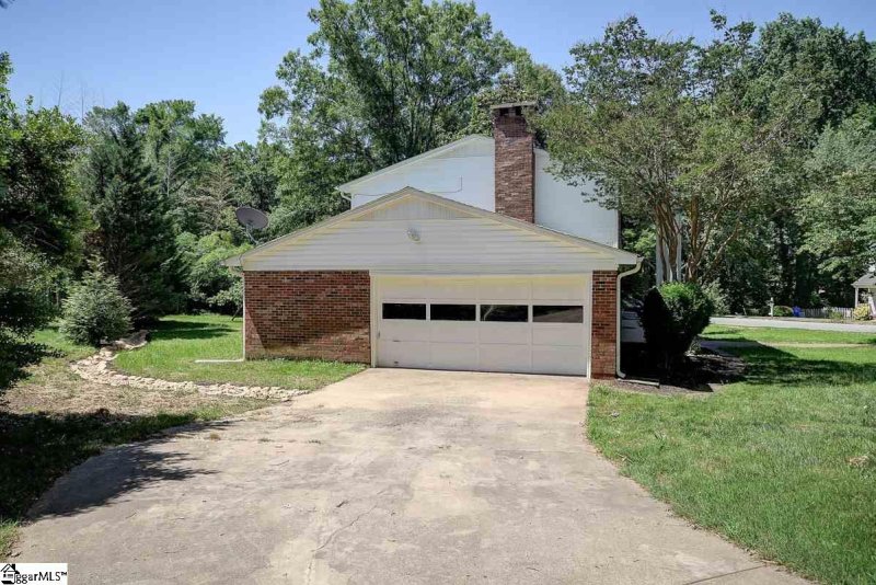 Property image 3 at 28 Meredith Lane, Greenville, SC 29607