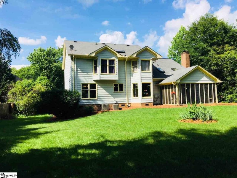 Property image 2 of 106 Ravenwood Lane in Holly Tree Plantation, Simpsonville, SC 29681-4725