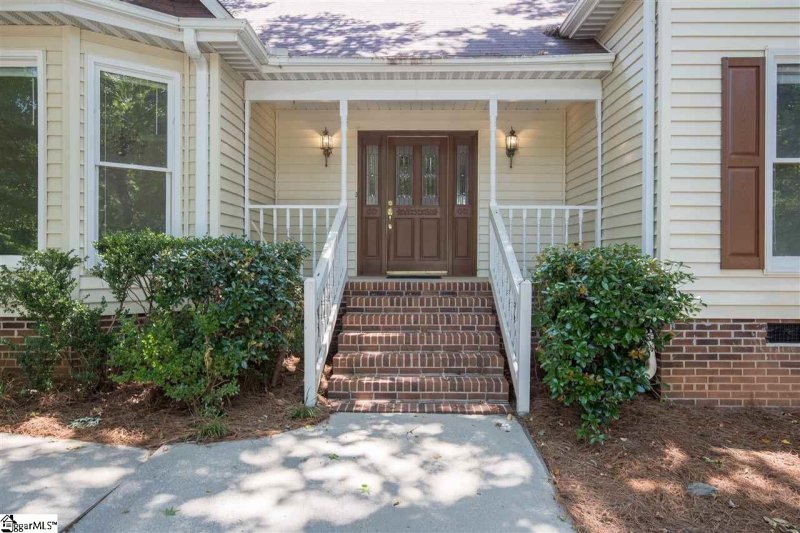 Property image 2 at 21 Bernwood Drive, Taylors, SC 29687