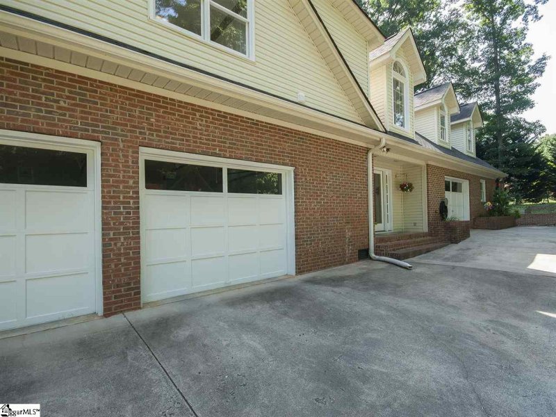Property image 2 at 1025 Westbrooke Lane, Easley, SC 29642