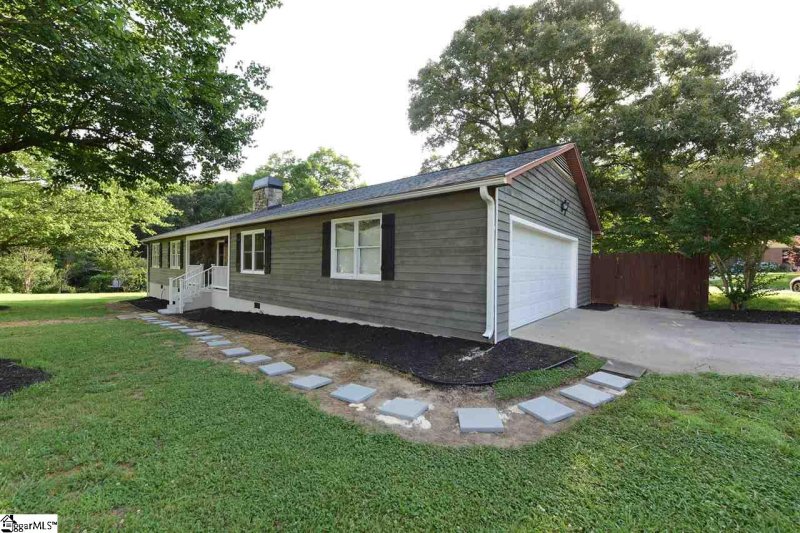 Property image 2 at 101 Blakely Drive, Mauldin, SC 29662