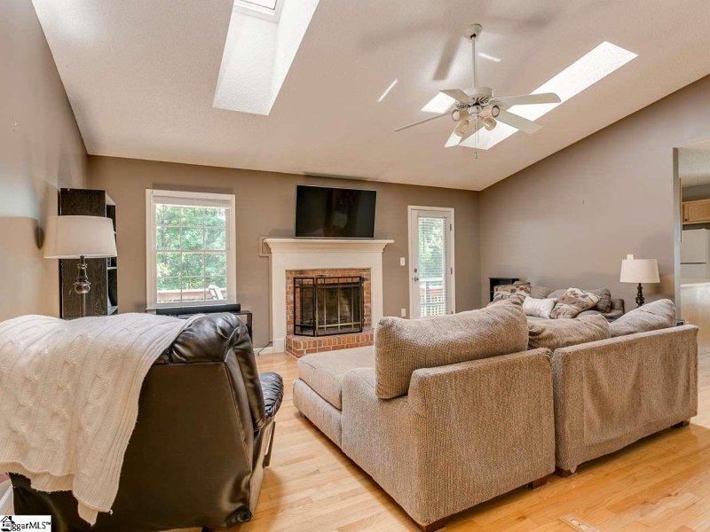 Property image 5 at 310 Halifax Drive, Greenville, SC 29615