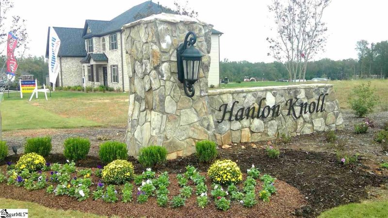 Property image 2 at 4 Hanlon Drive, Reidville, SC 29388