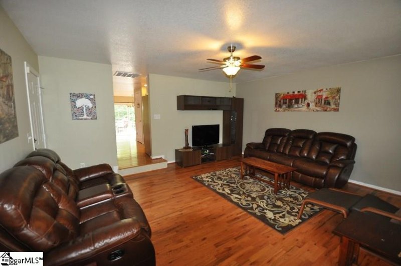 Property image 3 at 10 Laurelhurst Court, Greer, SC 29650
