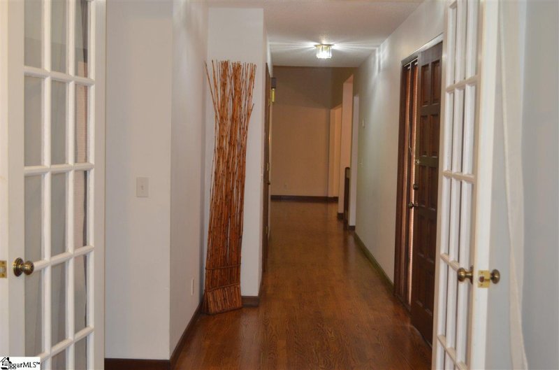 Property image 5 at 21 Creekside Way, Greenville, SC 29609