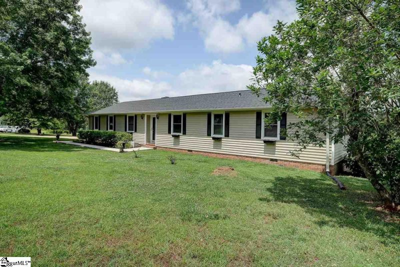 Property image 2 at 102 Carriage Lane, Simpsonville, SC 29681