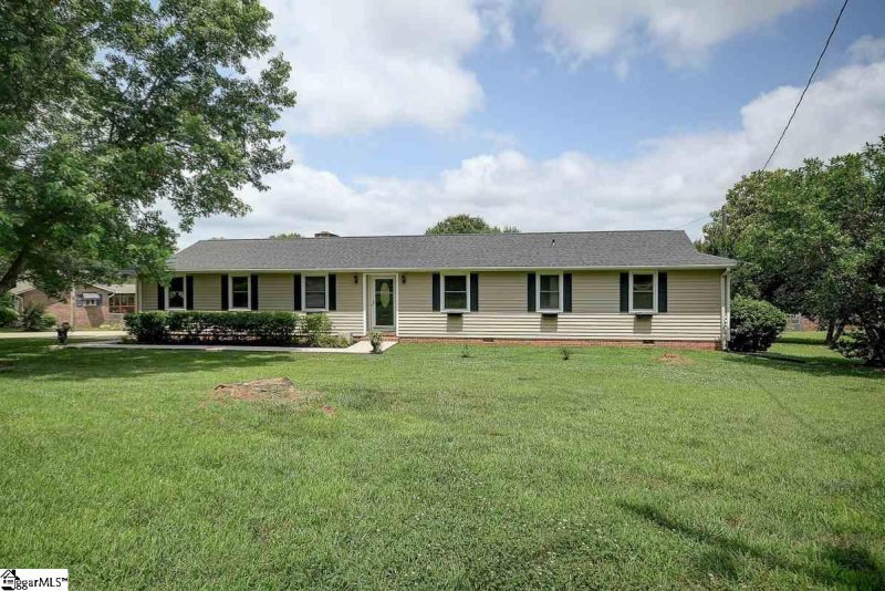 Property image 3 at 102 Carriage Lane, Simpsonville, SC 29681