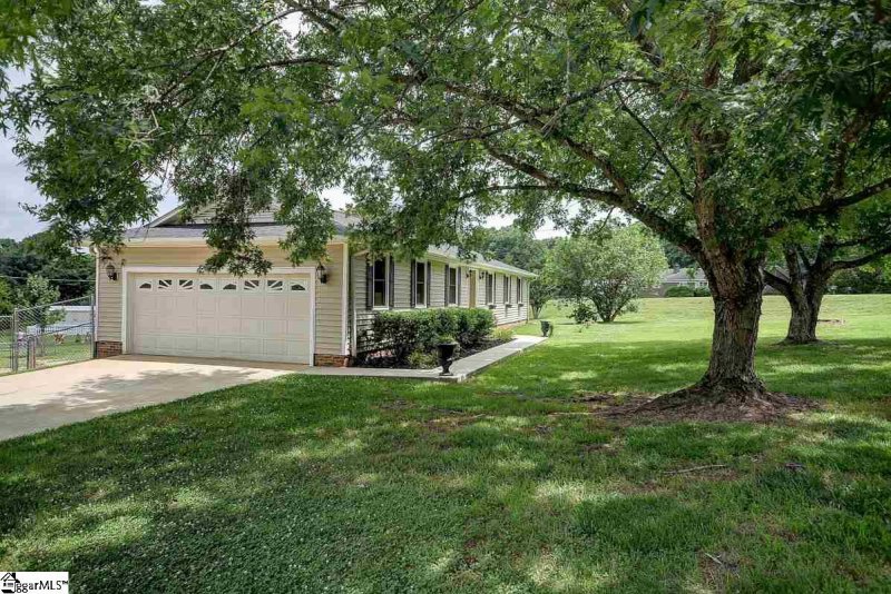 Property image 4 at 102 Carriage Lane, Simpsonville, SC 29681