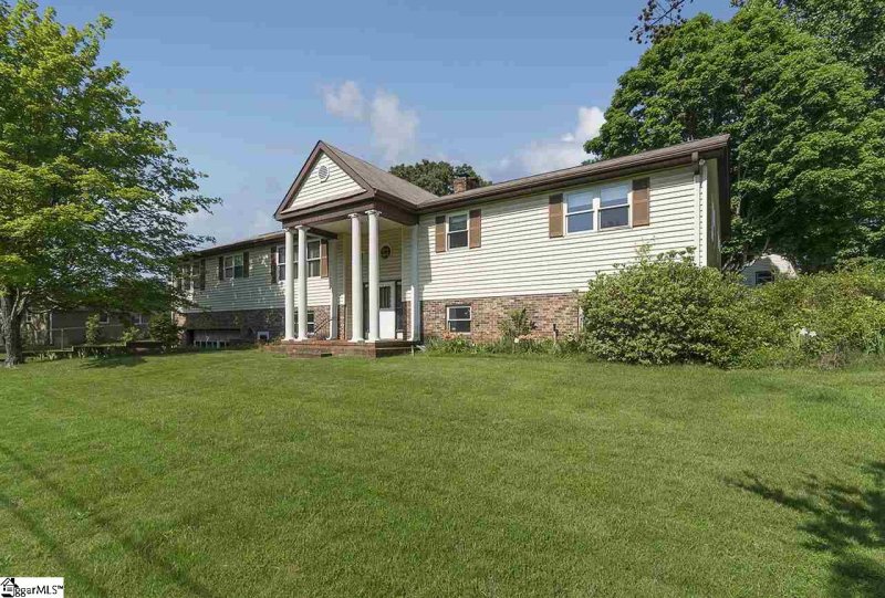 Property image 2 at 18 Sandringham Road, Taylors, SC 29687