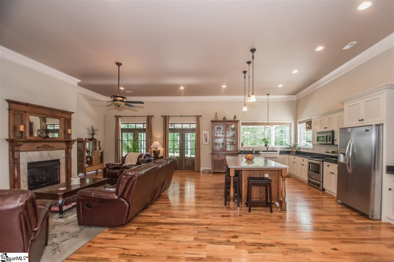 Property image 3 at 6 San Bruno Court, Greer, SC 29651