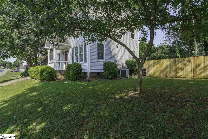 Property image 4 of 237 Waterbury Court in Ambergate, Simpsonville, SC 29680