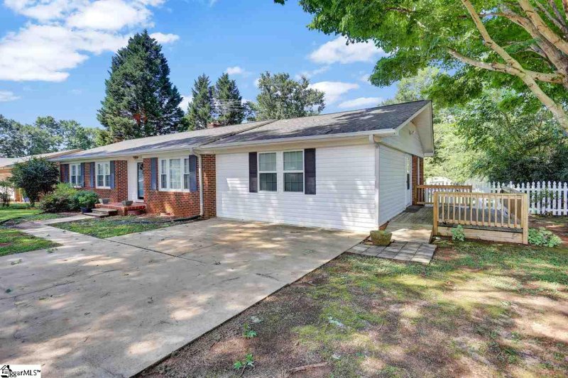 Property image 2 at 110 Highland Road, Duncan, SC 29334