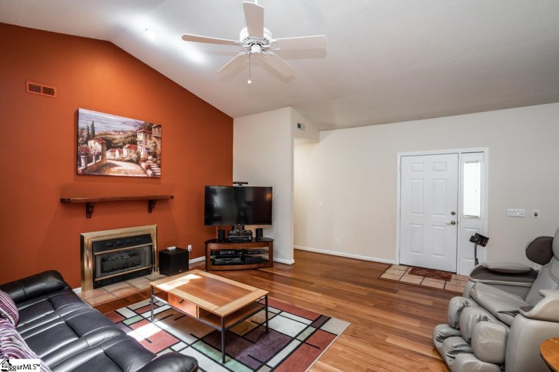 Property image 3 at 102 Lakewinds Court, Inman, SC 29349