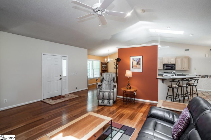 Property image 4 at 102 Lakewinds Court, Inman, SC 29349