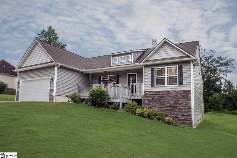 Property image 3 at 112 Hallmark Circle, Easley, SC 29642