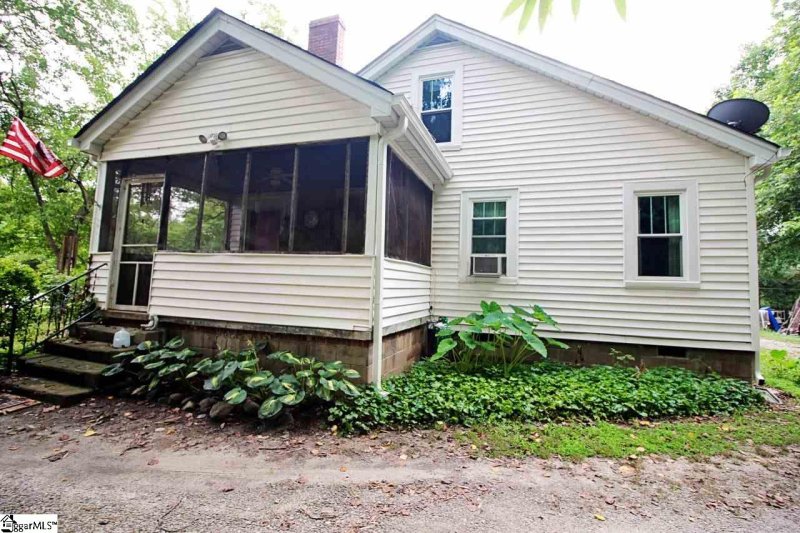 Property image 2 at 303 Crane Avenue, Greenville, SC 29617