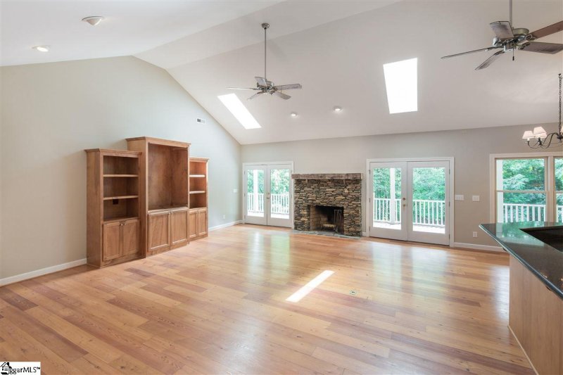 Property image 5 at 4 CHRISTINA Lane, Greenville, SC 29609