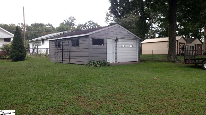 Property image 3 at 205 Longwood Drive, Taylors, SC 29687