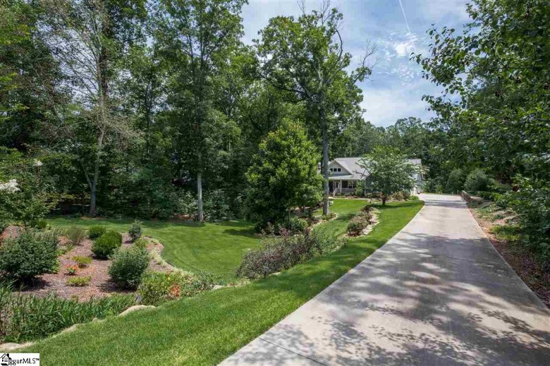 Property image 2 at 203 Valley Oaks Drive, Greenville, SC 29617