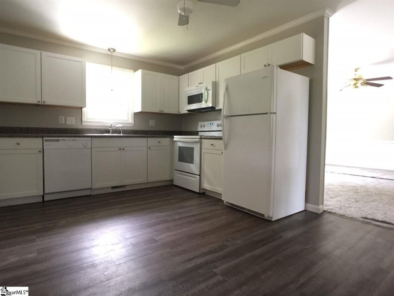 Property image 5 at 211 Bentwood Drive, Piedmont, SC 29673-7955