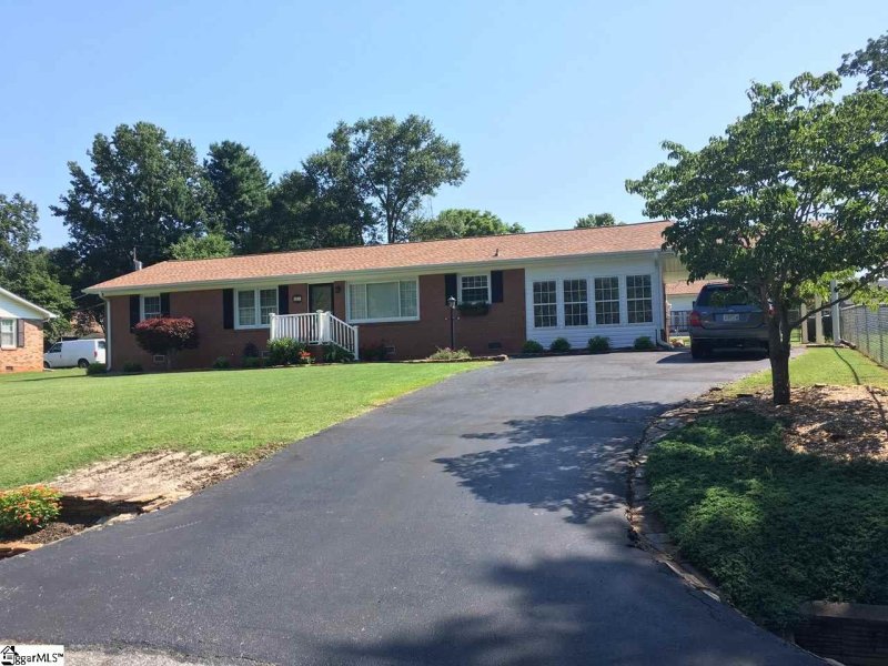 Property image 2 at 231 Overhill Drive, Duncan, SC 29334