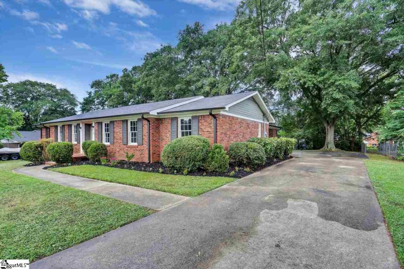Property image 3 at 3 Cunningham Road, Taylors, SC 29687