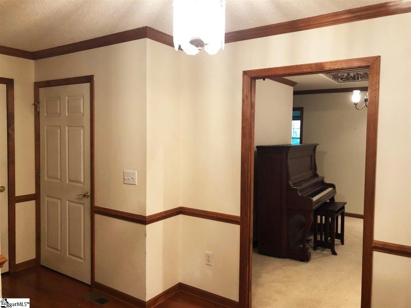 Property image 3 at 124 Kingswood Circle, Simpsonville, SC 29681