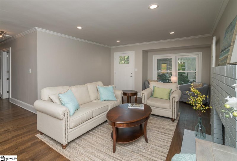 Property image 2 at 10 Meadow Crest Circle, Greenville, SC 29609