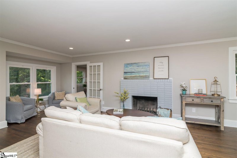 Property image 4 at 10 Meadow Crest Circle, Greenville, SC 29609