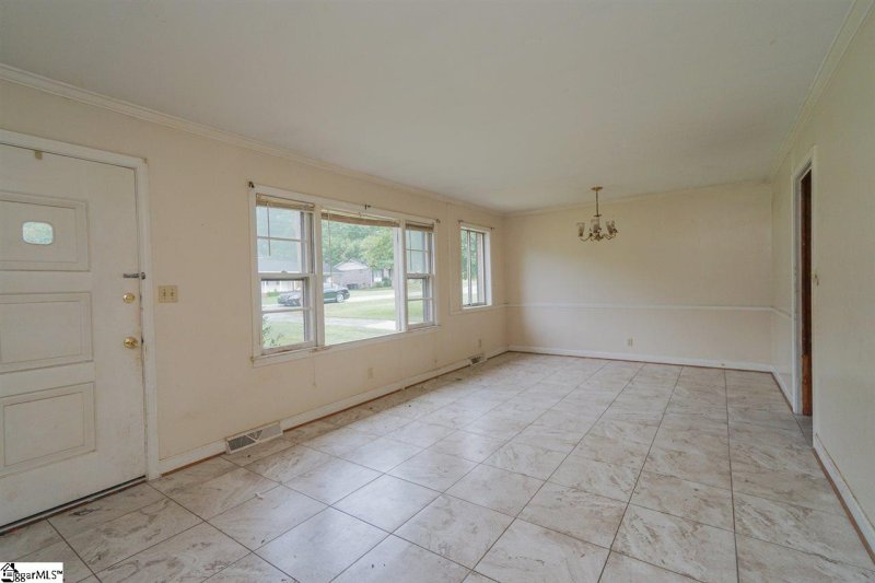 Property image 3 at 111 Avon Drive, Taylors, SC 29687