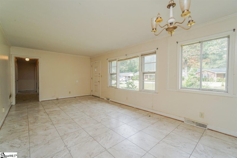 Property image 4 at 111 Avon Drive, Taylors, SC 29687