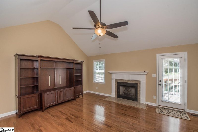 Property image 4 at 320 Tearose Lane, Simpsonville, SC 29681