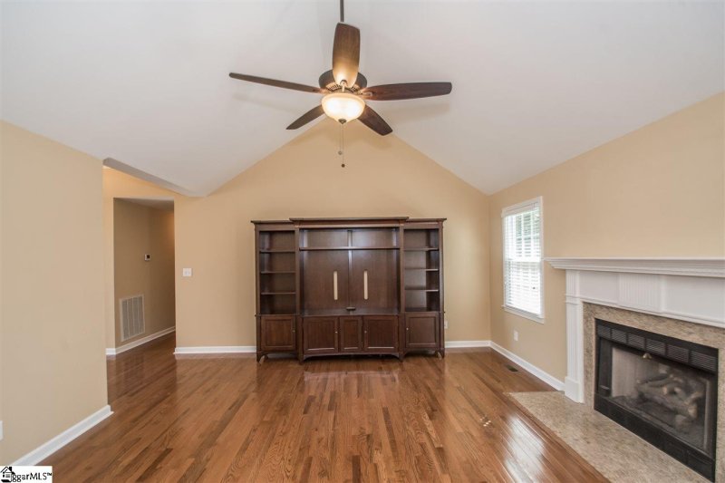 Property image 5 at 320 Tearose Lane, Simpsonville, SC 29681