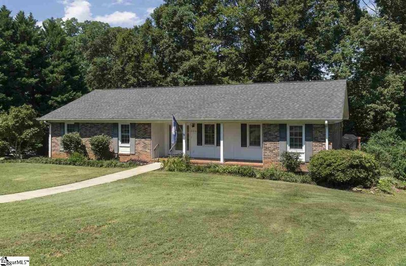 Property image 2 at 304 Lakecrest Drive, Greer, SC 29651