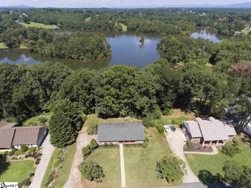 Property image 4 at 304 Lakecrest Drive, Greer, SC 29651