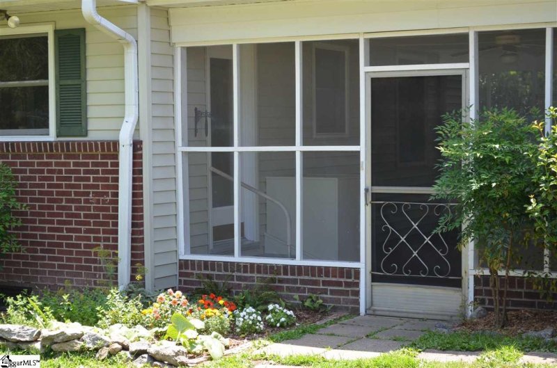 Property image 3 at 102 Cardinal Drive, Taylors, SC 29687