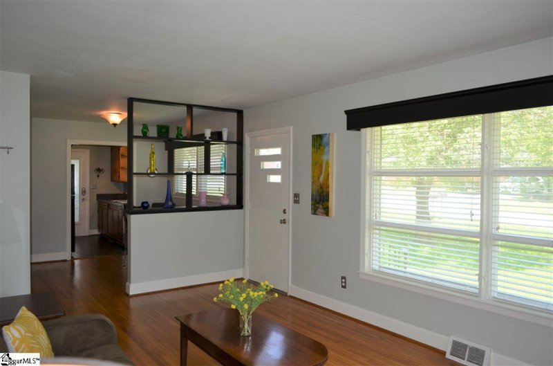 Property image 4 at 102 Cardinal Drive, Taylors, SC 29687