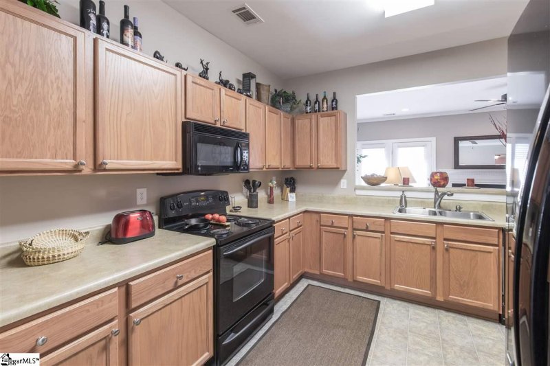 Property image 2 at 302 Shallow Drive, Taylors, SC 29687